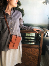 Load image into Gallery viewer, The Crossbody Bag Tan
